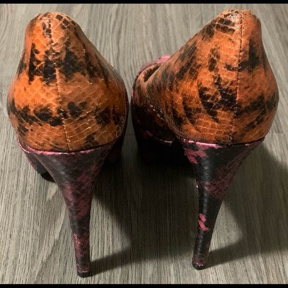 Womens Guess High Heels snake skin style size 5M - Picture 3 of 6